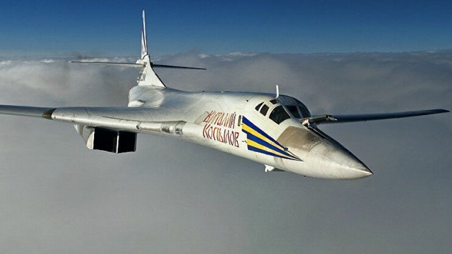 Máy bay Tu-160, Tu-95MS của Nga tiến hành tập trận bắn tên lửa ở Bắc cực
